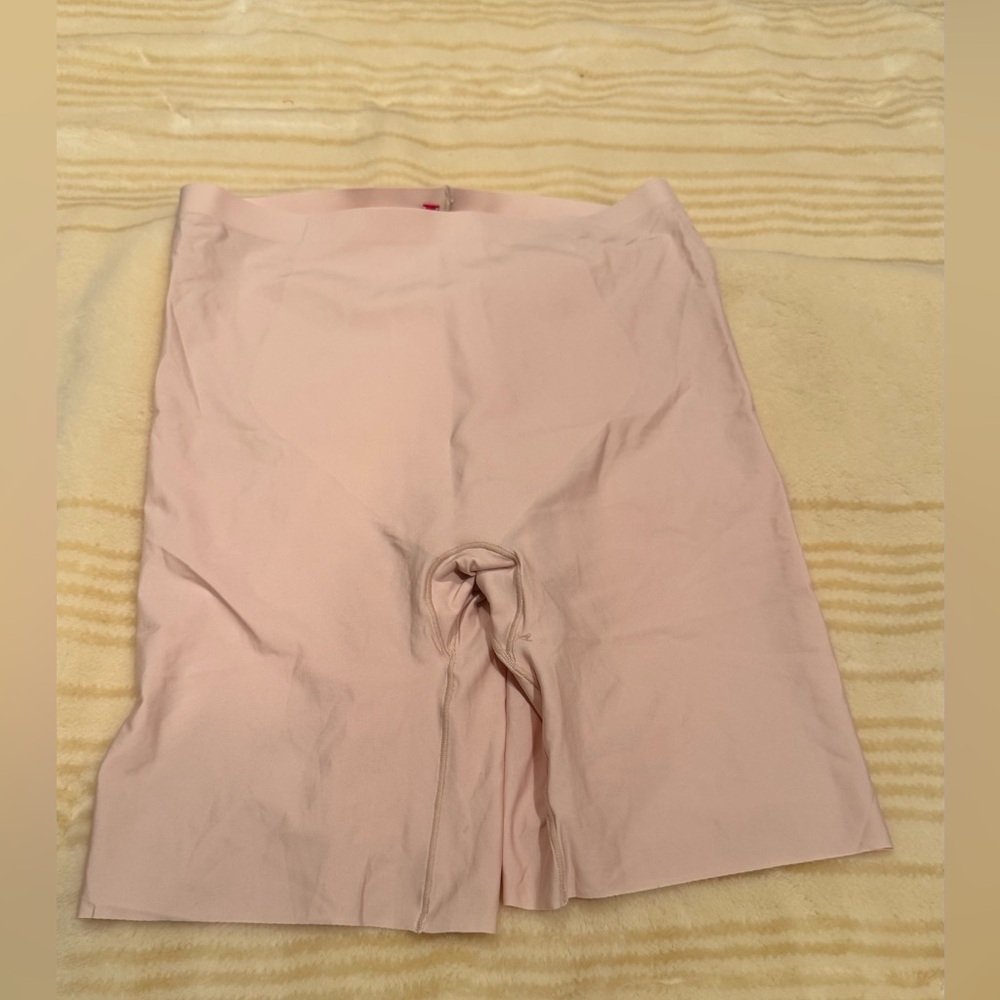 Spanx Mid-Thigh Shorts | Sz. M | MSRP $64